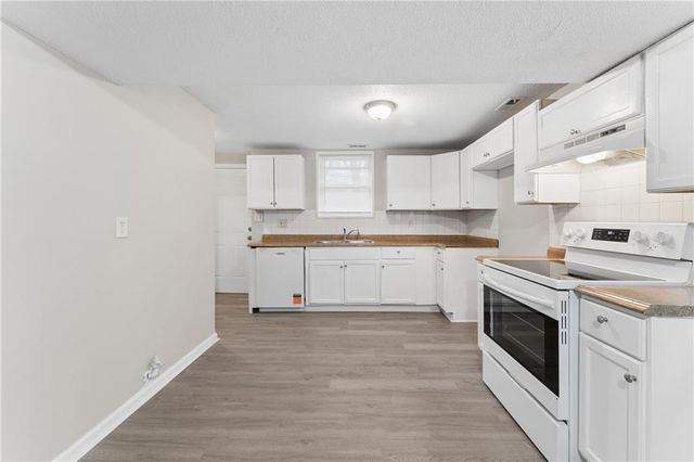 9505 Spring Valley Road, Kansas City, MO 64134