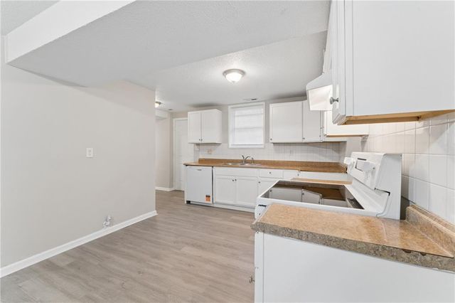 9505 Spring Valley Road, Kansas City, MO 64134