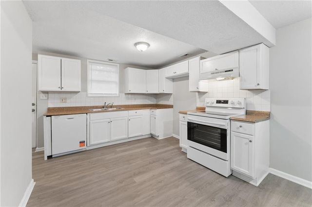 9505 Spring Valley Road, Kansas City, MO 64134