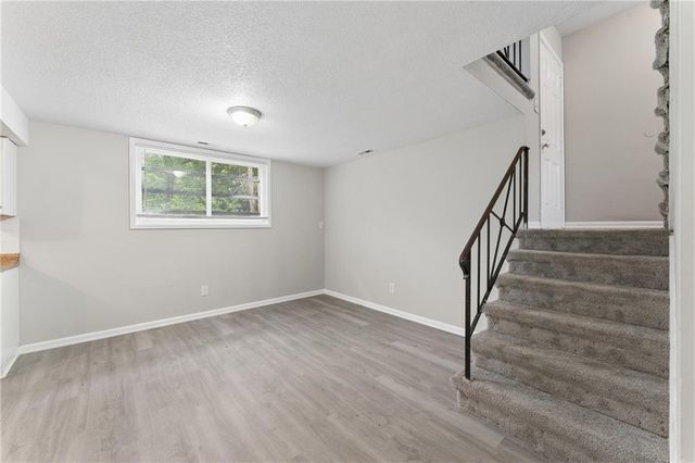 9505 Spring Valley Road, Kansas City, MO 64134
