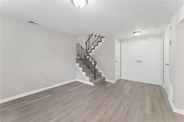 9505 Spring Valley Road, Kansas City, MO 64134
