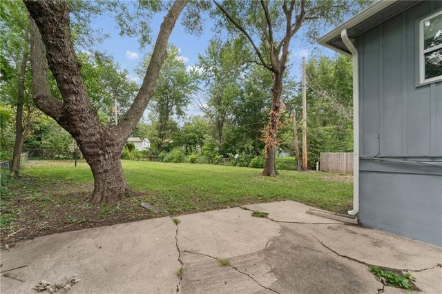 9505 Spring Valley Road, Kansas City, MO 64134