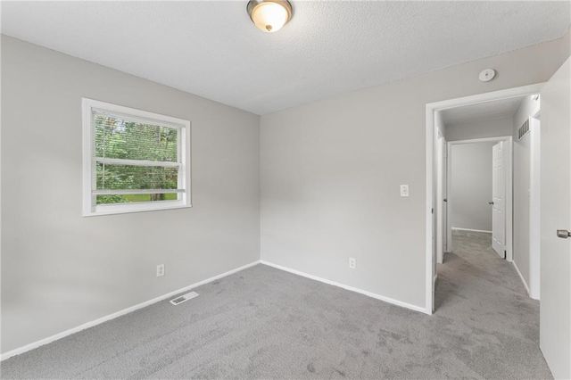 9505 Spring Valley Road, Kansas City, MO 64134