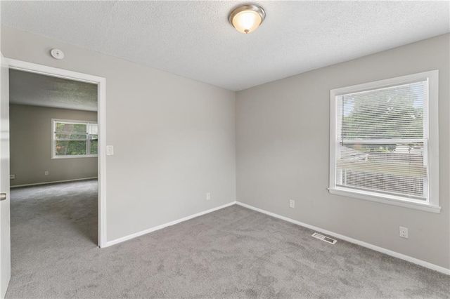 9505 Spring Valley Road, Kansas City, MO 64134