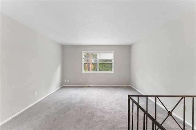 9505 Spring Valley Road, Kansas City, MO 64134