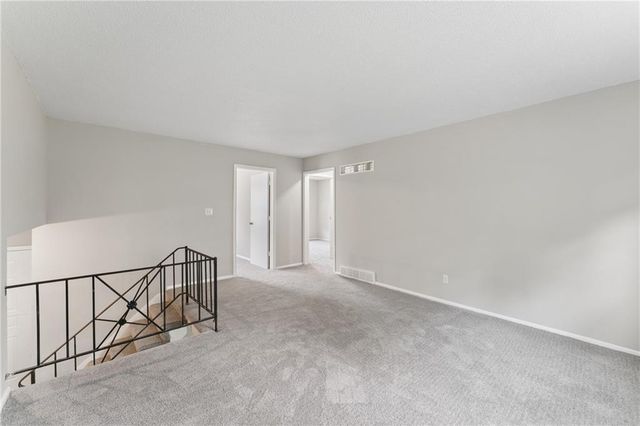 9505 Spring Valley Road, Kansas City, MO 64134