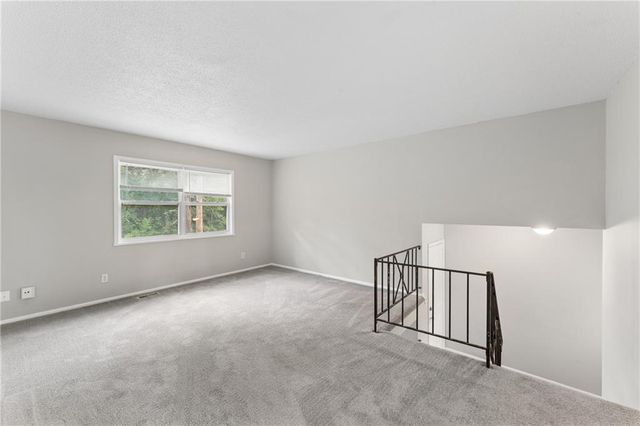 9505 Spring Valley Road, Kansas City, MO 64134