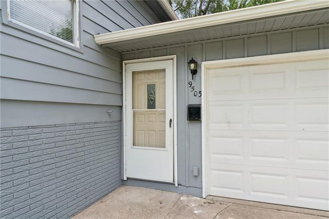 9505 Spring Valley Road, Kansas City, MO 64134