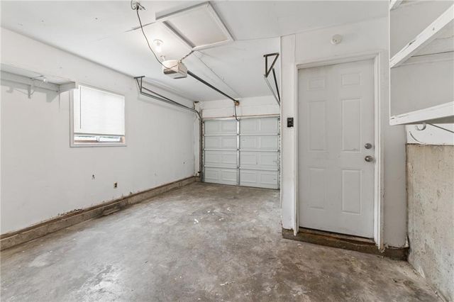 9505 Spring Valley Road, Kansas City, MO 64134