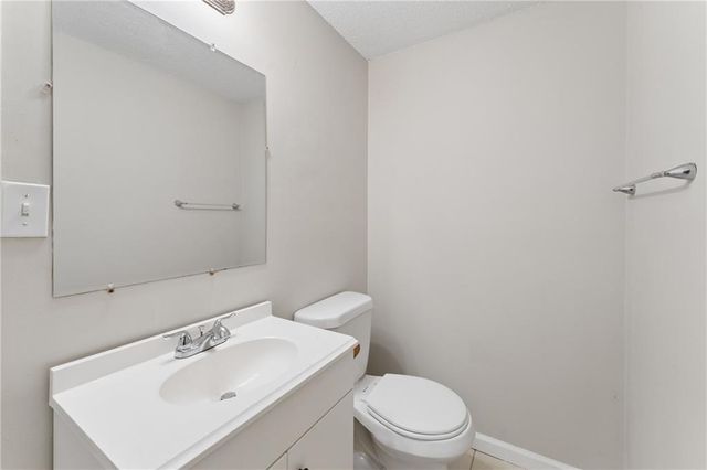 9505 Spring Valley Road, Kansas City, MO 64134