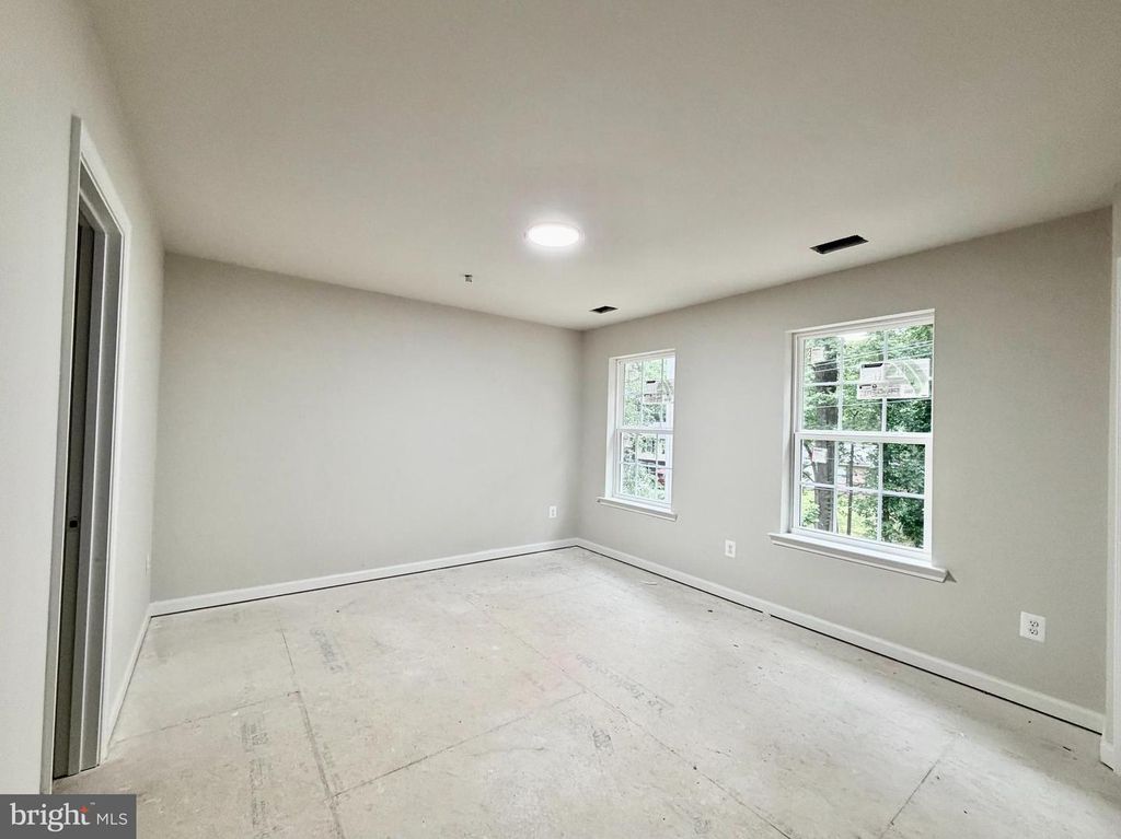 Image 4 of property listing at 11520 ROPEKNOT RD, Lusby, MD 20657