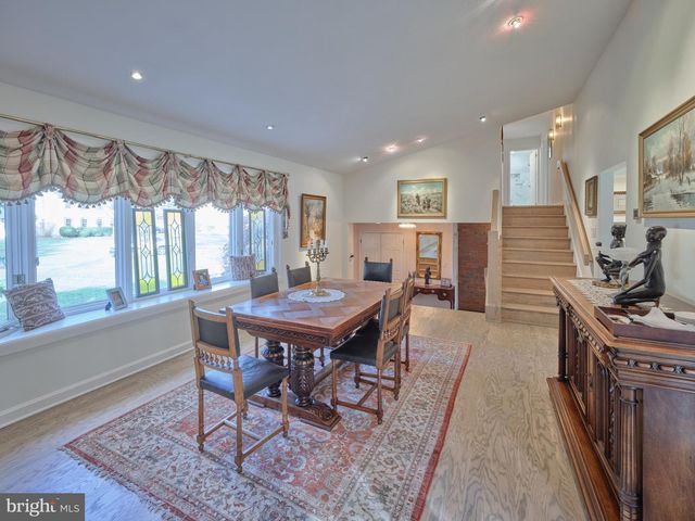 14 JONATHAN WAY, Washington Crossing, PA 18977