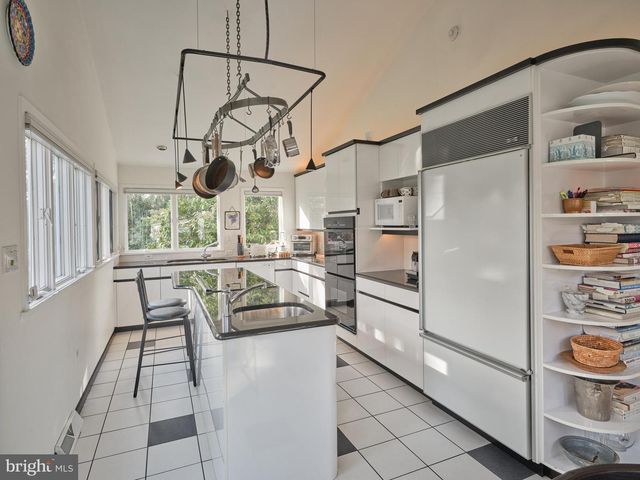 14 JONATHAN WAY, Washington Crossing, PA 18977