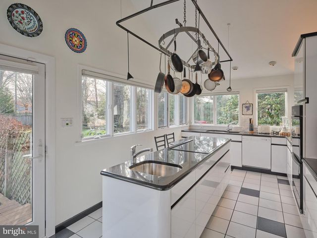 14 JONATHAN WAY, Washington Crossing, PA 18977