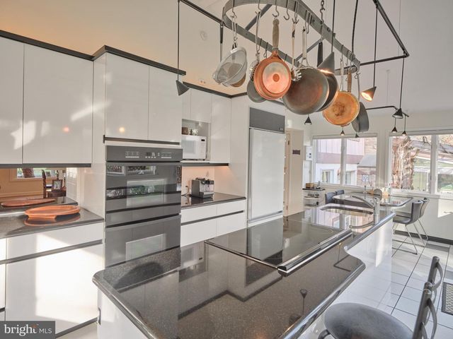 14 JONATHAN WAY, Washington Crossing, PA 18977