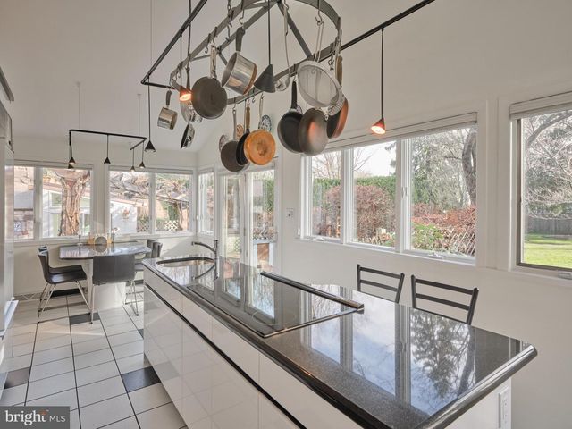 14 JONATHAN WAY, Washington Crossing, PA 18977