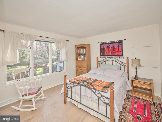 14 JONATHAN WAY, Washington Crossing, PA 18977