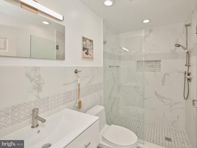 14 JONATHAN WAY, Washington Crossing, PA 18977