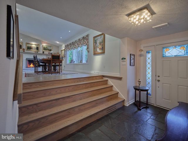 14 JONATHAN WAY, Washington Crossing, PA 18977