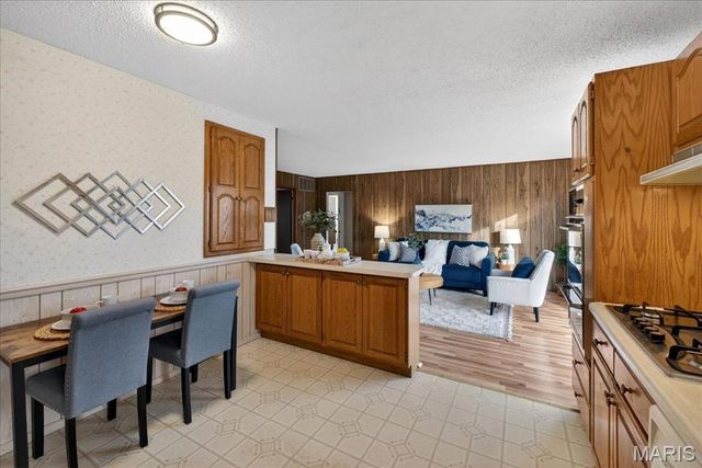 4046 Del Lago Drive, Florissant, MO 63034