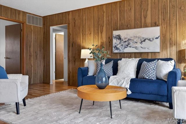 4046 Del Lago Drive, Florissant, MO 63034