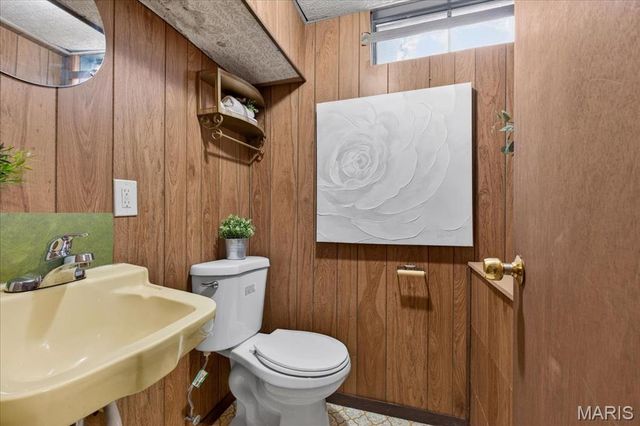 4046 Del Lago Drive, Florissant, MO 63034