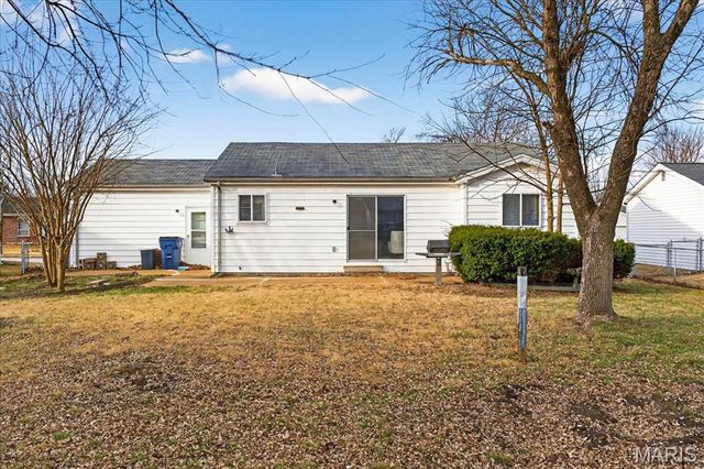 4046 Del Lago Drive, Florissant, MO 63034