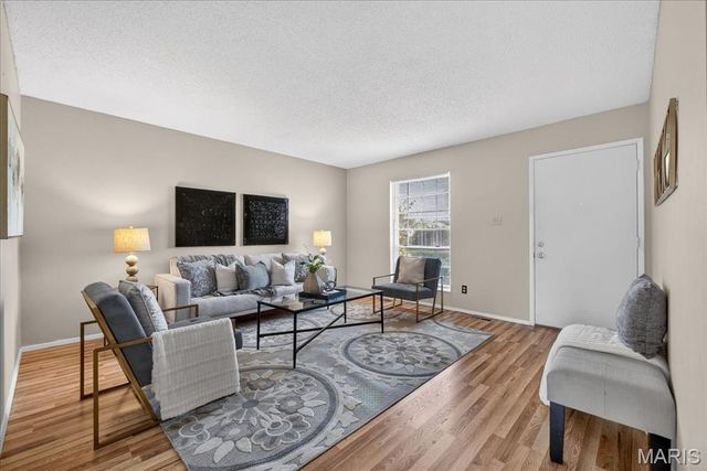 4046 Del Lago Drive, Florissant, MO 63034