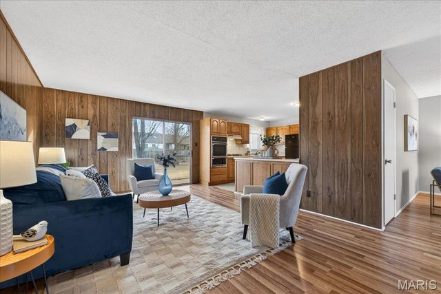 4046 Del Lago Drive, Florissant, MO 63034