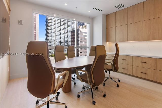175 SW 7th St 1707, Miami, FL 33130