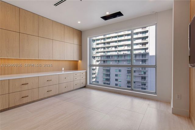 175 SW 7th St 1707, Miami, FL 33130