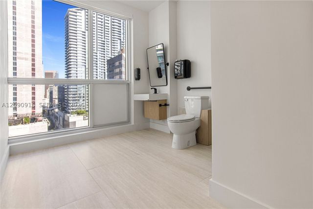 175 SW 7th St 1707, Miami, FL 33130