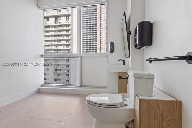 175 SW 7th St 1707, Miami, FL 33130
