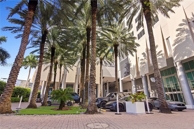 175 SW 7th St 1707, Miami, FL 33130