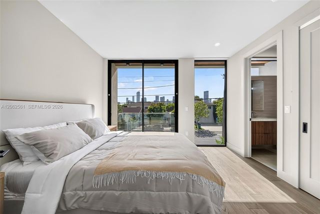 1034 SW 11th Ave, Miami, FL 33130