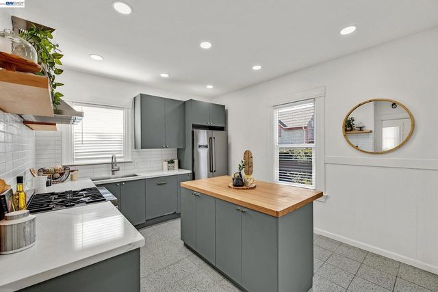 1919 48Th Ave, Oakland, CA 94601