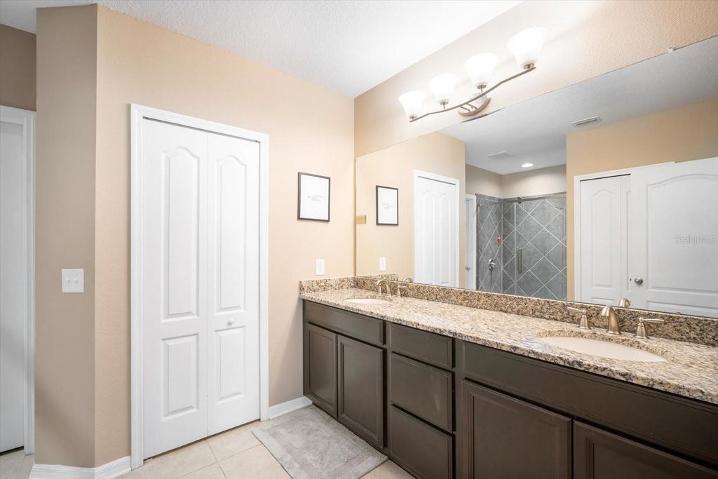 Image 12 of property listing at 7878 TUSCANY WOODS DRIVE, Tampa, FL 33647