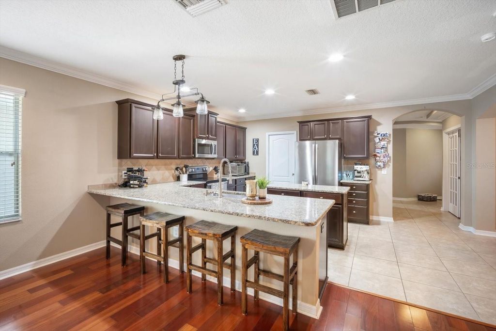 Image 5 of property listing at 7878 TUSCANY WOODS DRIVE, Tampa, FL 33647