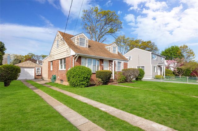 528 Coakley Street, East Meadow, NY 11554