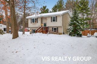 19210 Glendale Circle, Spring Lake, MI 49456