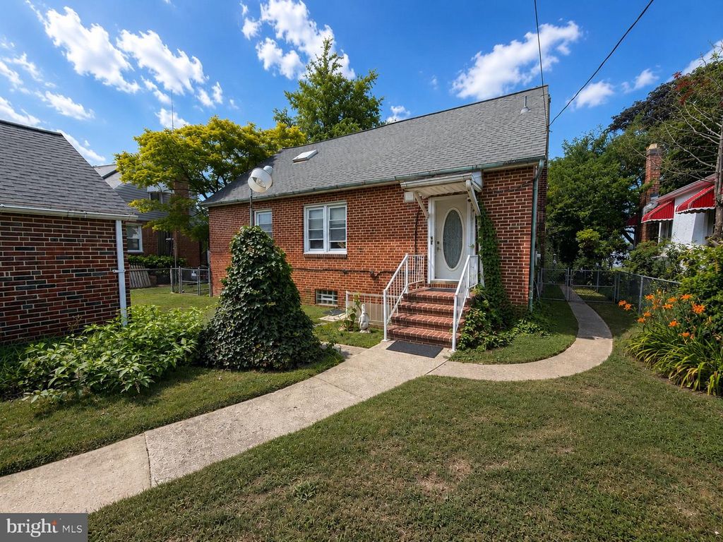 2344 MARTIN DR, Baltimore, MD 21221