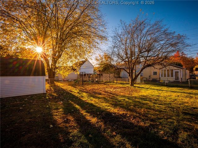 2805 Lincoln Avenue, St Albans, WV 25177