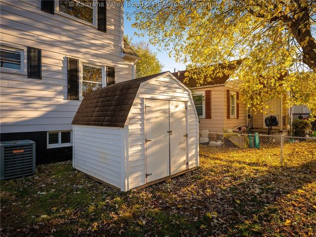 2805 Lincoln Avenue, St Albans, WV 25177