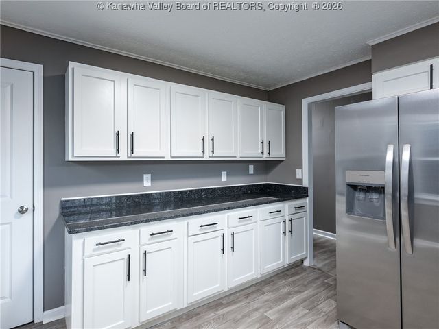 2805 Lincoln Avenue, St Albans, WV 25177