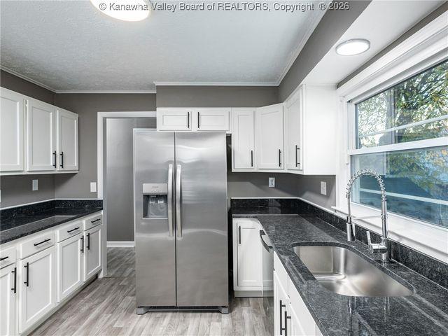 2805 Lincoln Avenue, St Albans, WV 25177