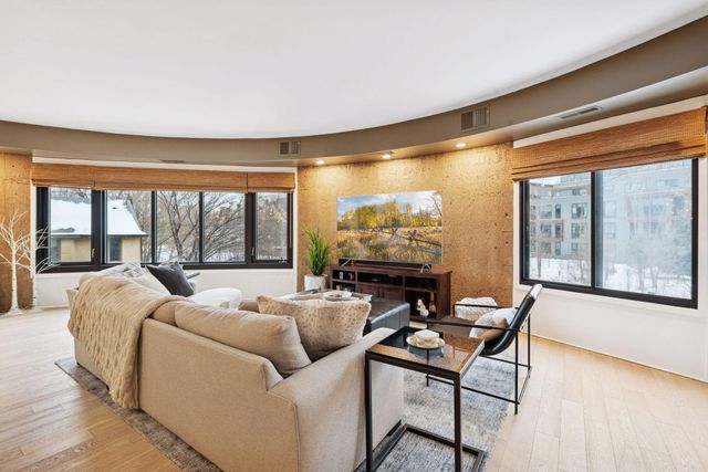 3141 Dean Court 308, Minneapolis, MN 55416