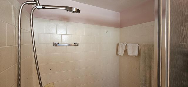 2009 RIVERBLUFF PARKWAY V334, Sarasota, FL 34231