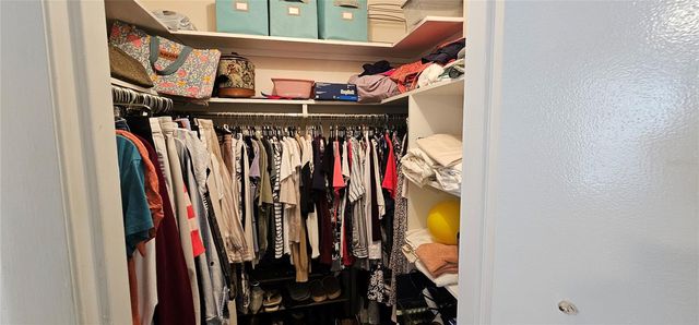 2009 RIVERBLUFF PARKWAY V334, Sarasota, FL 34231