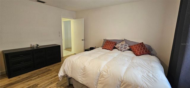 2009 RIVERBLUFF PARKWAY V334, Sarasota, FL 34231