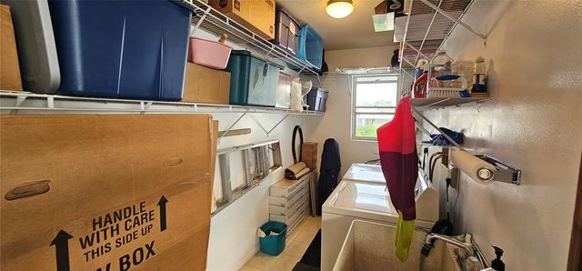 2009 RIVERBLUFF PARKWAY V334, Sarasota, FL 34231